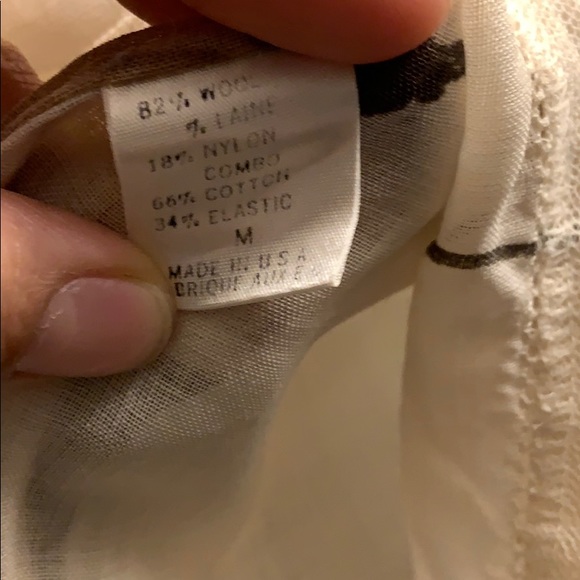 ♻️ Elie Tahari tan floral shirt - Picture 4 of 4